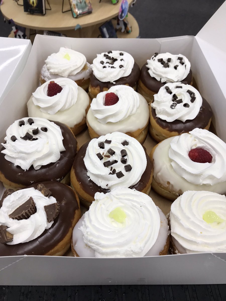 mm_cossa's tweet photo. Ss were rewarded with a tasty donut from Donut Boy for having their Chromebookโs charged and ready to go for multiple days in a row. Way to go! #positiverewards #donutsquad #chromebooks4donuts @GraniteSchools #kennedyjrhigh https://t.co/hvKmpLaS61