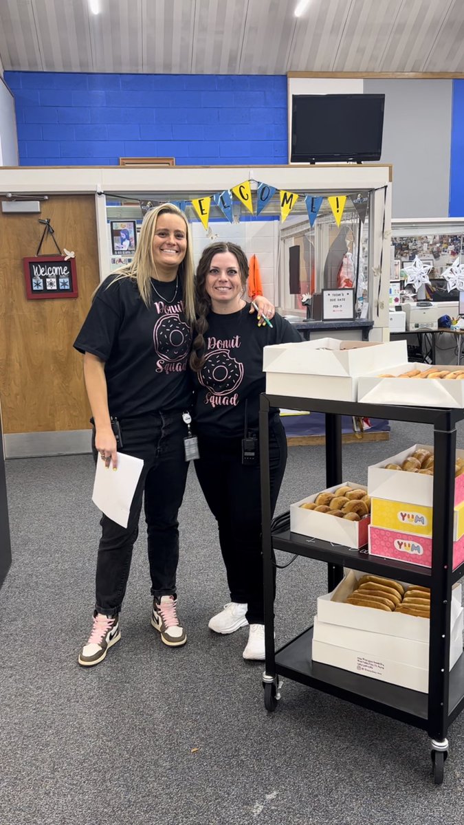 mm_cossa's tweet photo. Ss were rewarded with a tasty donut from Donut Boy for having their Chromebookโs charged and ready to go for multiple days in a row. Way to go! #positiverewards #donutsquad #chromebooks4donuts @GraniteSchools #kennedyjrhigh https://t.co/hvKmpLaS61