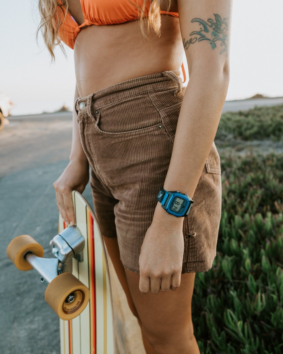 freestyle_watch's tweet image. Rolling into good vibes with our @freestylewatches 🤙 

🦈: #sharkwatch Mission Beach
📷: @photosbybrichew x @alyssalysset
_
#myfreestylewatch #skateeveryday #surfskate #skatefam #girlswhoskate #watchpics #watchlove   freestyleusa.com/products/shark…
