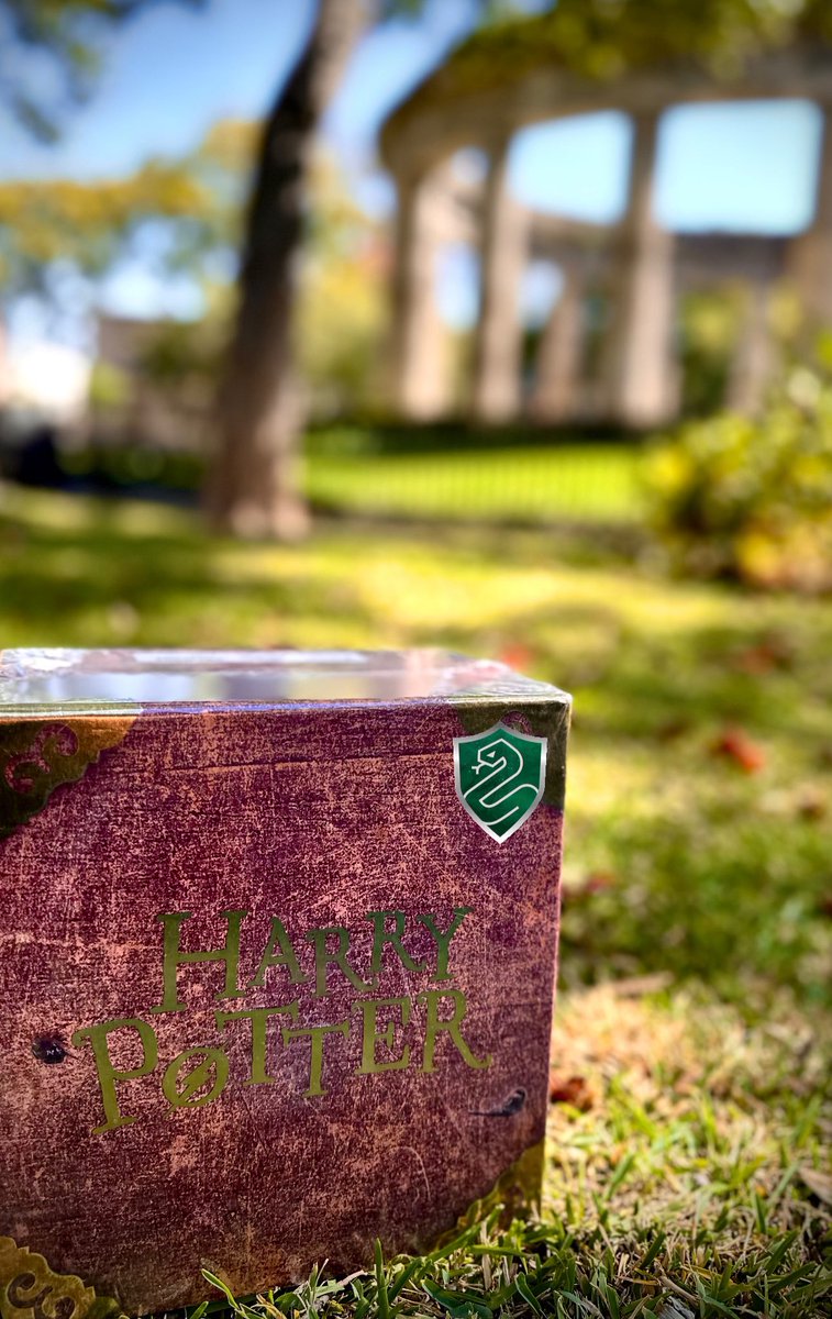 I received a gift from Hogwarts School 🐍 

#HarryPotter #Slytherin #HogwartsLegacy #Books #bestseller #HarryPotterBooks #READYTOBE #Reed #Guerrero #FelizJueves #ปิ่นภักดิ์ #instagramdown