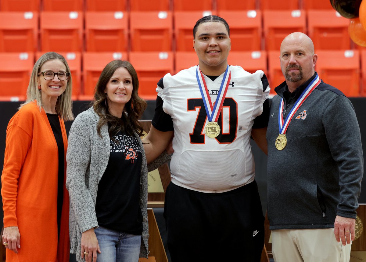 WilliamsboysX's tweet photo. @PaytonW2026 wrapped up his 2023 State Championship π with the Bearcat football banquet and trophy presentation this week. Just missing @DJayW2024. #TOOKXII #TRADITIONPROTECTED https://t.co/OONyjZilHD