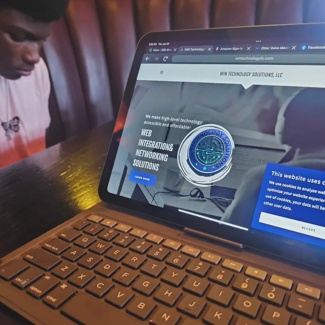 akwilliams1114's tweet image. Lunch with the kid. He really helps out with our Amazon product sourcing and is the reason our first month was profitable🙌🏾  streams. He gets paid and his input is respected
#entrepreneurship #wintech #ReadyBuildWIN #Ecomm #teenentrepreneur #thejourney #execute #month2