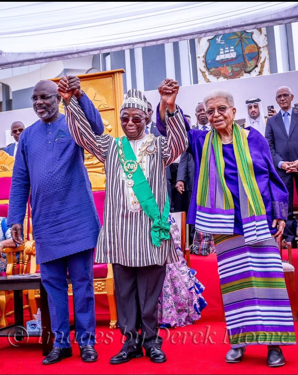 Agree or disagree with their policies and politics, but what a great moment to see two consecutive transfers of power, peacefully, on the continent. #Liberia 🇱🇷 #democracy