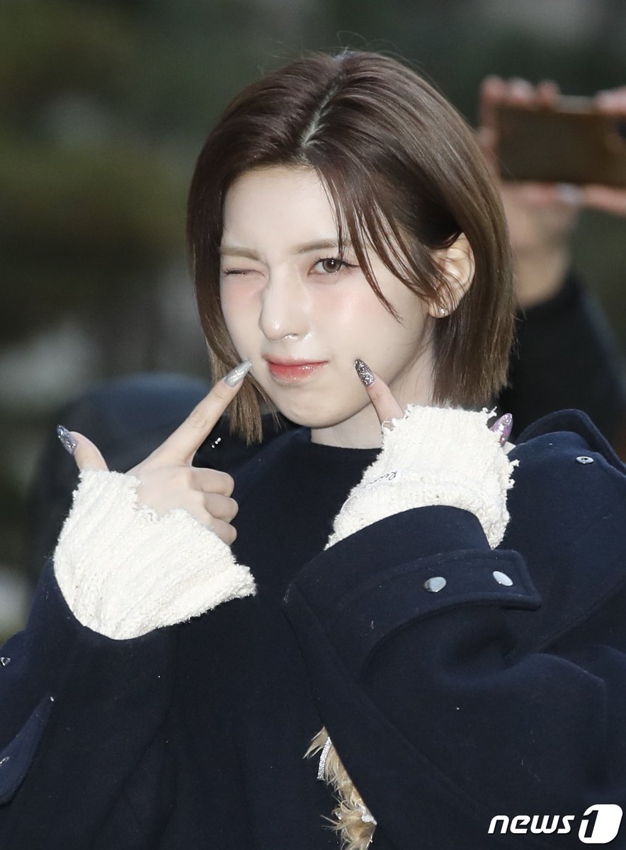 ifbaeifsol's tweet photo. 뮤뱅 출근 기사사진 #배이 https://t.co/v9U0dqwMVF
