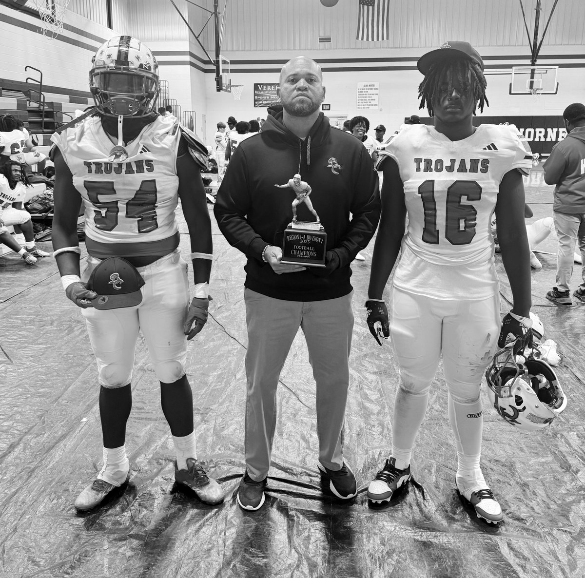 DemarrionW1's tweet photo. Our Year Twin , Let’s Show Them Who The Best D-ends In The State!!💯 @mjwlliams01 https://t.co/DFAozWi6n6