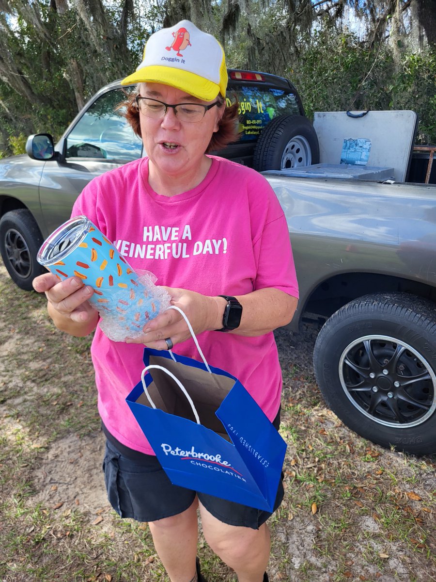FloridaCDSLLC's tweet photo. range session ran long and I pulled up as she was about to leave for the day. So, no dogs for me.  📷  Still had a chance to deliver the goods and say thanks! #dogginit #hotdogs #hotdogs📷 #KeepCalmEatADog #EST4282020 https://t.co/Jt7lIk0VXb