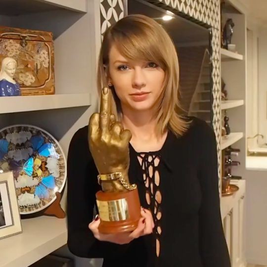 smellyoulaterxx's tweet image. I think some people forget taylor swift is a human too, this is disgusting.

#ProtectTaylorSwift