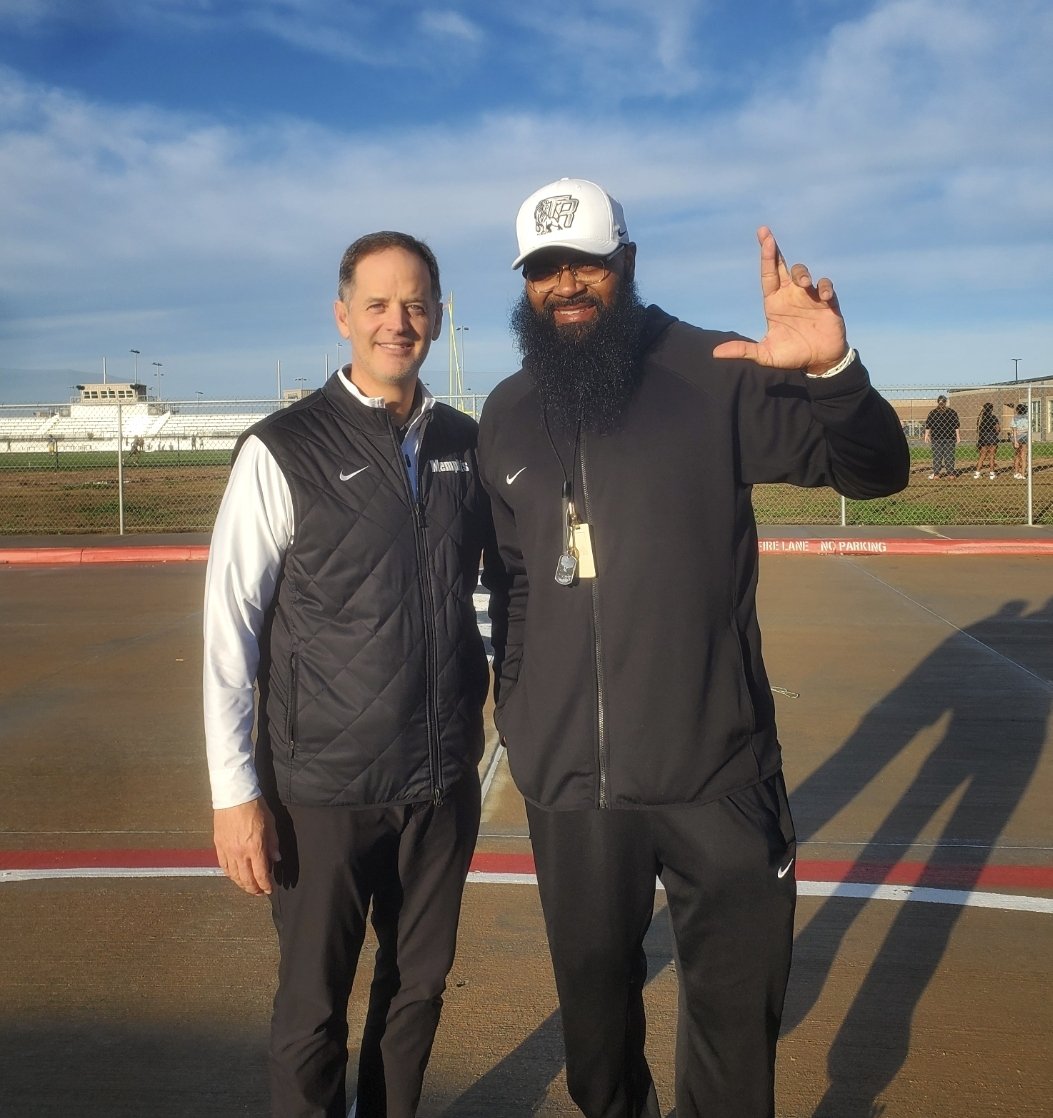 BrianRandle40's tweet image. S/o to @CoachBradSalem for not only stopping by @RandleHS but offering some of our @RandleFootball players! @MemphisFB #unfinishedbusiness #3PT