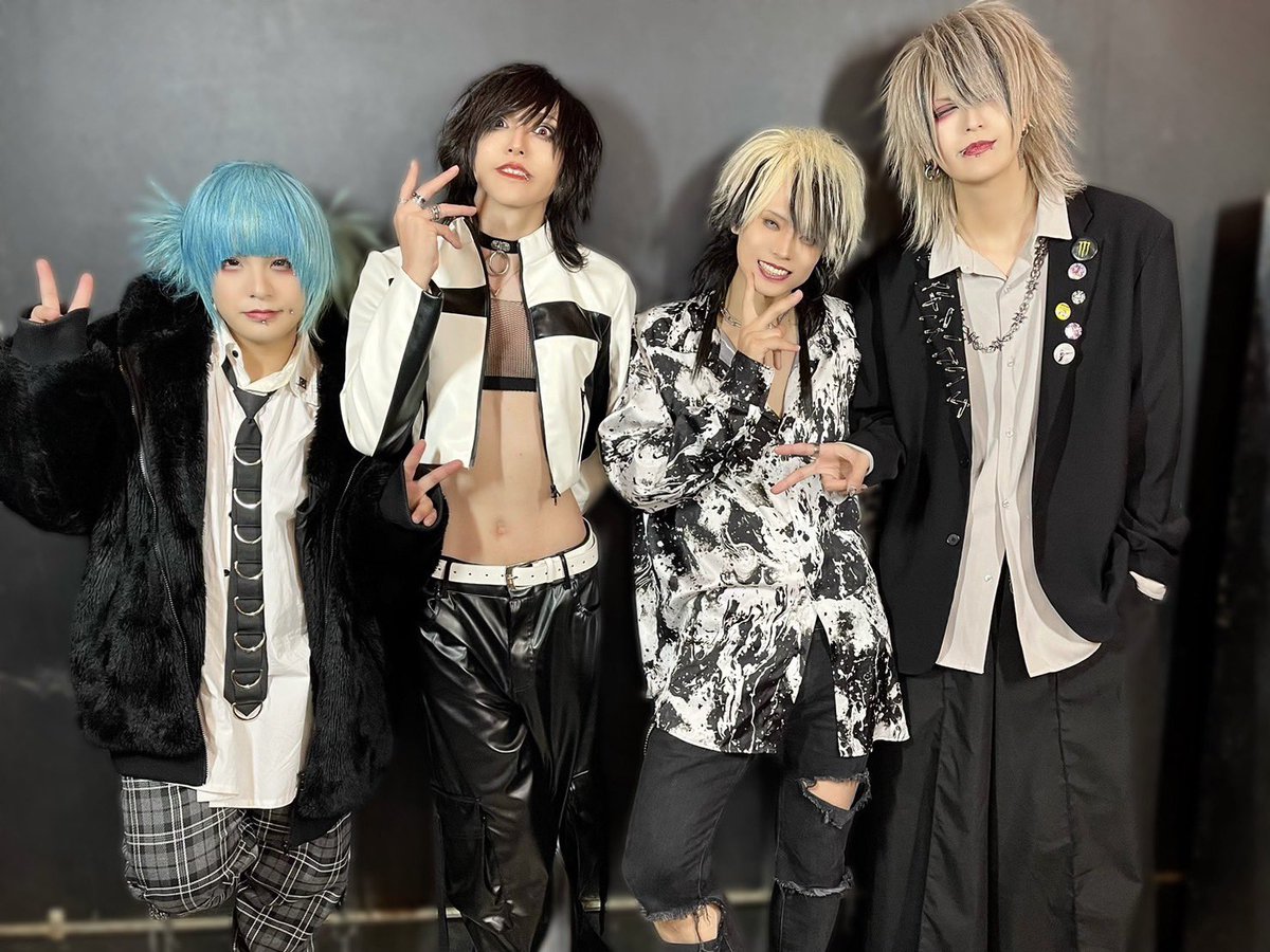 PlanetCHILD2007's tweet photo. Houts Last Oneman Tour
『Hold out to your shout』FINAL
2024年1月25日(木)心斎橋soma
応援ありがとうございました。

Spotify
https://t.co/S271rUsaIM https://t.co/cSucXzfTib