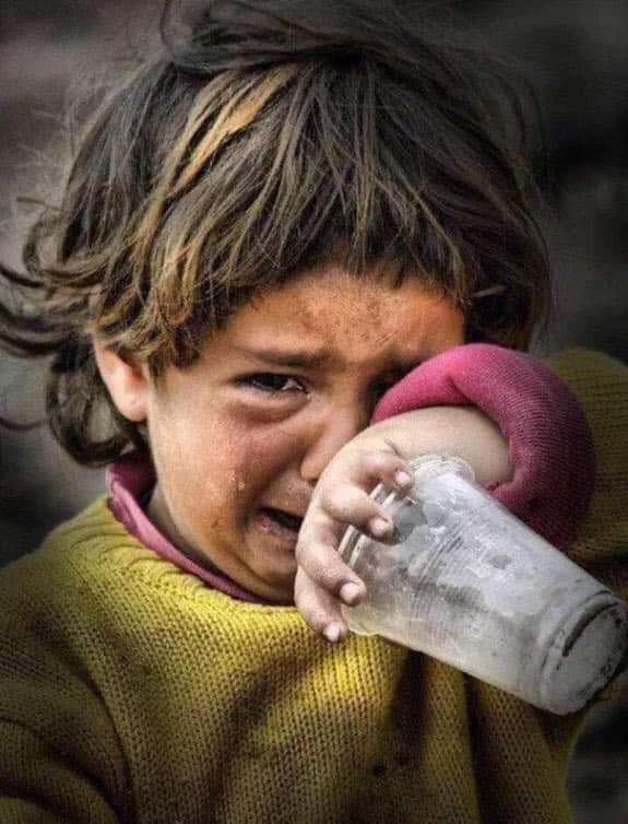 3nsan_'s tweet photo. بالله قل لي ما  الذي أبكاكَا
  أم أنه وهن أصاب  قواكا
  أم أن أمـك في الرُّكام أضعتها
  والحرب دست في التراب أباكا
  أم  أن  حقـــك يـا بنـي مضيــعٌ
  وولي أمرك لليهود قلاكا
  أم أن بطنك ضامـر ومـواجعٌ
  وبقصفه المحتل  قدآذاكا
  ما بال كأسك فارغا ومدامعٌ
  في حرقة ذرفت بها عيناكا https://t.co/jyuIoLQQq8