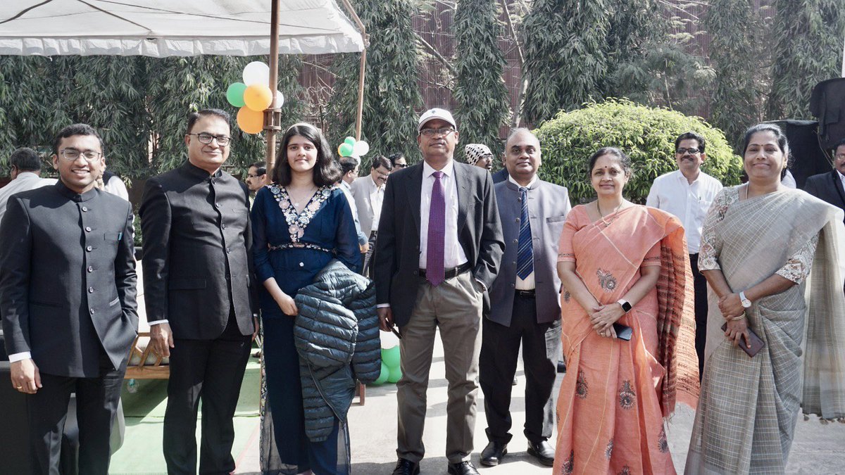 ni3puke's tweet photo. देश के अपने समस्त परिवारजनों को गणतंत्र दिवस की बहुत-बहुत शुभकामनाएं।

#RepublicDayCelebration https://t.co/HIGPUPsjjY
