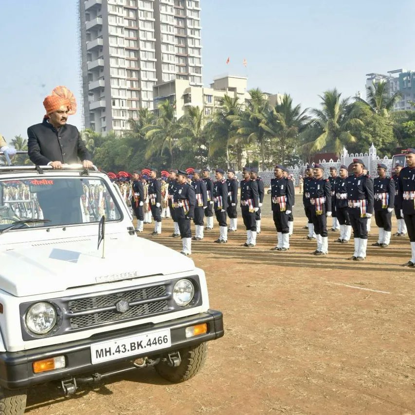 भारतीय प्रजासत्ताक दिनानिमित्त 75 वा वर्धापन दिनाचा कोकण विभागीय स्तरावरील ध्वजारोहण समारंभ आज कोकण विभागीय आयुक्त डॉ. महेंद्र कल्याणकर यांच्या हस्ते संपन्न झाला. नवी मुंबई पोलीस मुख्यालय मैदान, सेक्टर-17, कळंबोली येथे हा कार्यक्रम साजरा करण्यात आला.