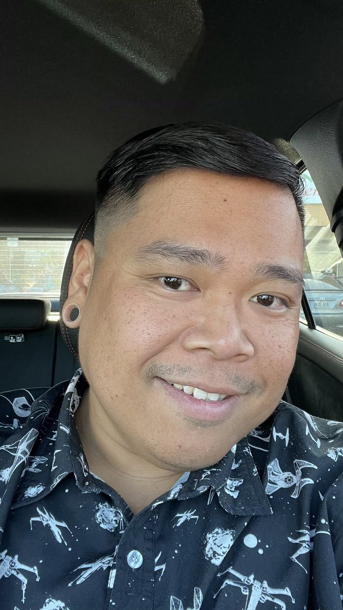 CynicVash808's tweet photo. Trying to take a parking lot selfie. And not get caught lol π haircut #selfie #selfieaware #cynicvash #cynicvash808 https://t.co/A8e3VncKaB