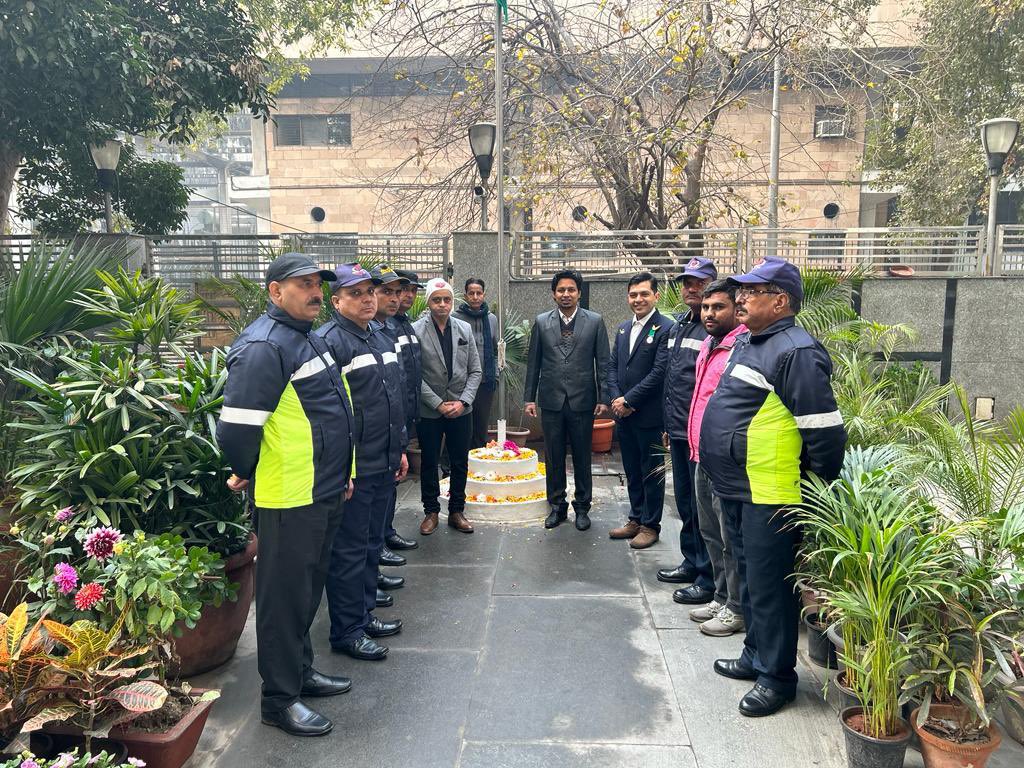 FCI_India's tweet photo. Flag hoisting at FCI Headquarters marks a patriotic celebration on Republic Day. 🇮🇳 #RepublicDay2024 https://t.co/jTJGHciYHW