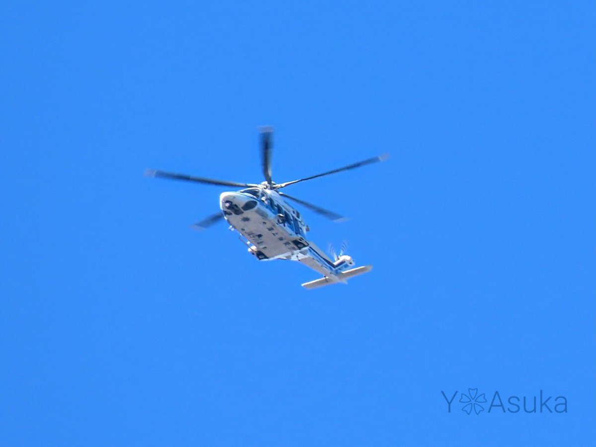 yumeasutw's tweet photo. #青空 を行く🚁
穏やかな晴れ渡る午前の空を
音を響かせながら
白にブルーのカラーリングが
爽やかなヘリコプターが飛んで来た
しばらく周辺を南へ西へと飛び回り
南の彼方へ飛んで行きました💙🤍
#海上保安庁
#ヘリコプター
#MHアグスタ139
#ヘリコプターが好き
#a2024 #a0126 #a202401 #a2024014 https://t.co/soKRlcsHsL