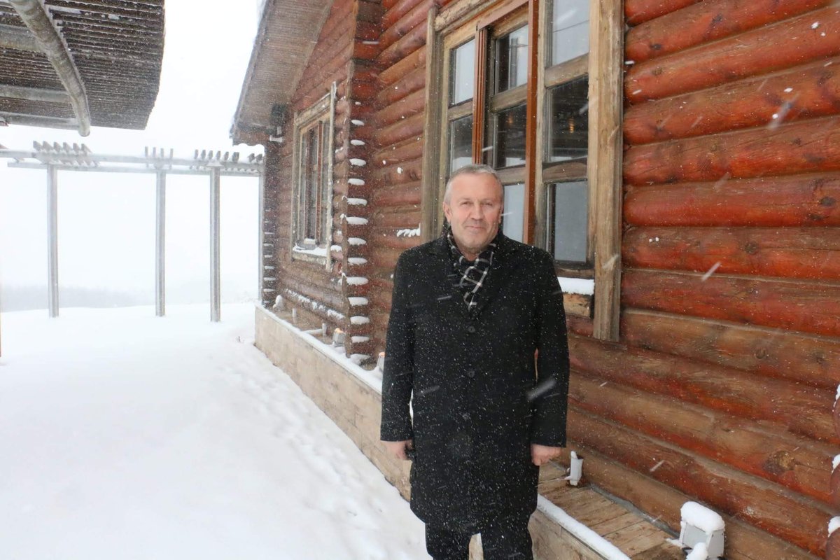 "Ayağın taşa takıldığında 
'Allah kahretsin' bile deme, 
dua et ki taşa takılan 
Bir  ayağın var.

(Necip Fazıl Kısakürek)

Hayırlı cumalar diliyorum kıymetli dostlarım...