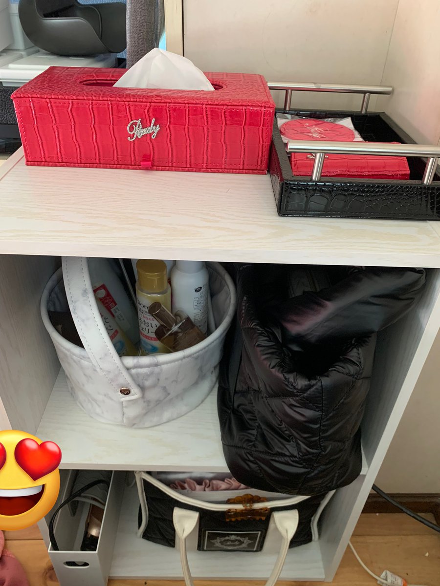 KANK0424's tweet image. 物忘れと物無くすのが多々ある私はRadyのグッズに揃える事で大好きな可愛い物をいつも眺める事ができて無くすリスクと置き場所を固定して忘れを防げるんだよなぁ🥺❣️
ADHDの症状バリバリあるけど予防できるってすげぇ😂😂
ブランド興味無いけど10年以上Radyだけは買いよる🥺これは1部🥺❤️
#Rady