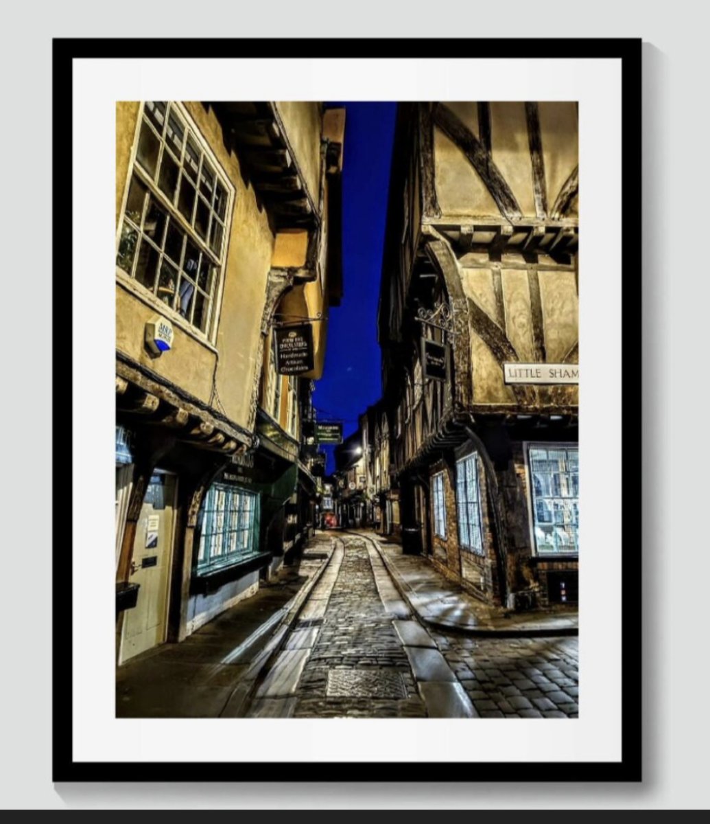 Good morning. It's Friday 🙂 Handcrafted cards and photos available at MoniCaptures. Love cards and a view of one of my favourite streets in England ❤️ Available here etsy.com/uk/shop/MoniCa… #etsyshopuk #photos #homeideas #giftideas #cards