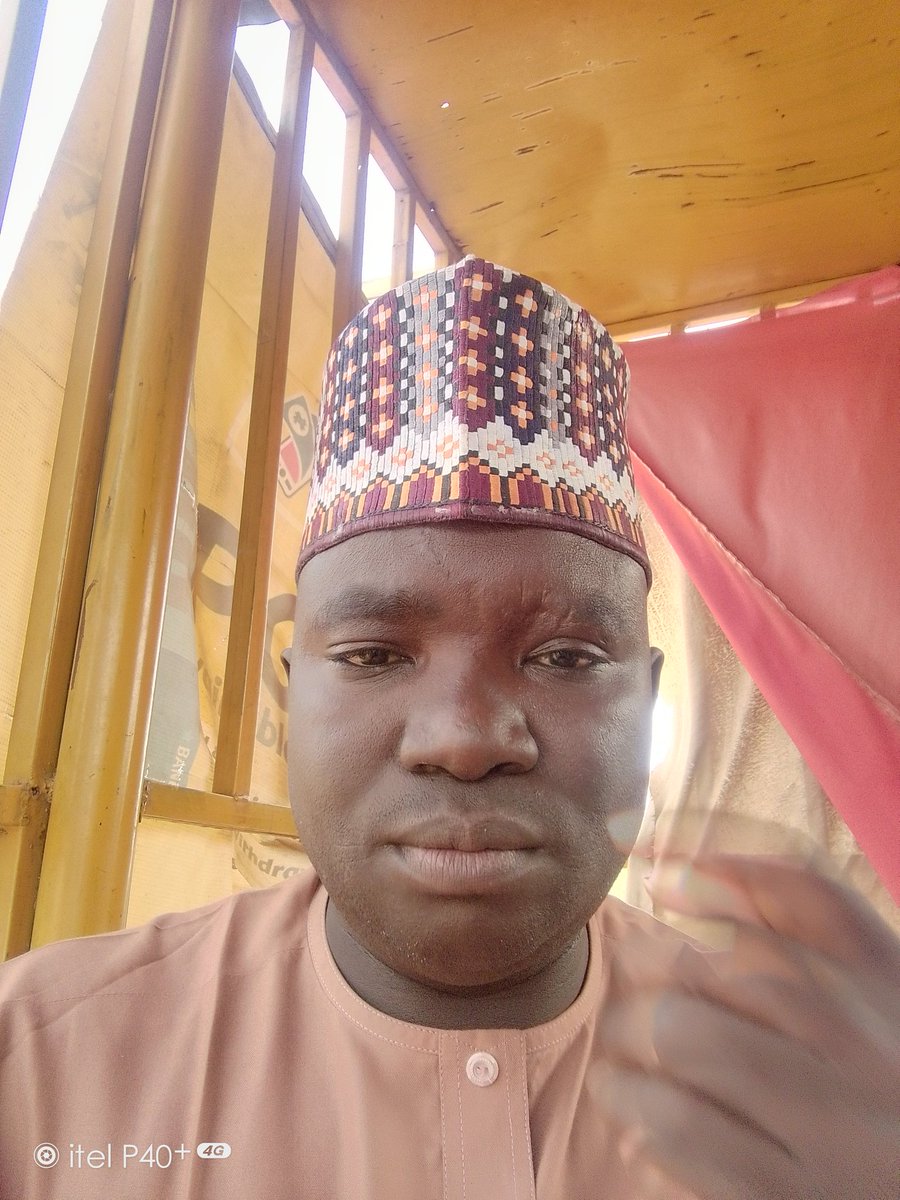 Manzon Allah S.A.W Ya Ambaci Ranar Juma'a Sai Yace Acikin ta Akwai Wata Sa'a Ba Wani Bawa Musulmi Da Zai Dace Da Ita, Yana Tsaye Yana Addu'a, Yana Rokon Allah Wani Abu, Fa ce Allah Ya Ya Bashi Wannan Abun Yana Nuni da Hannun Sa Yana Nufin Lokaci ne dan kadan