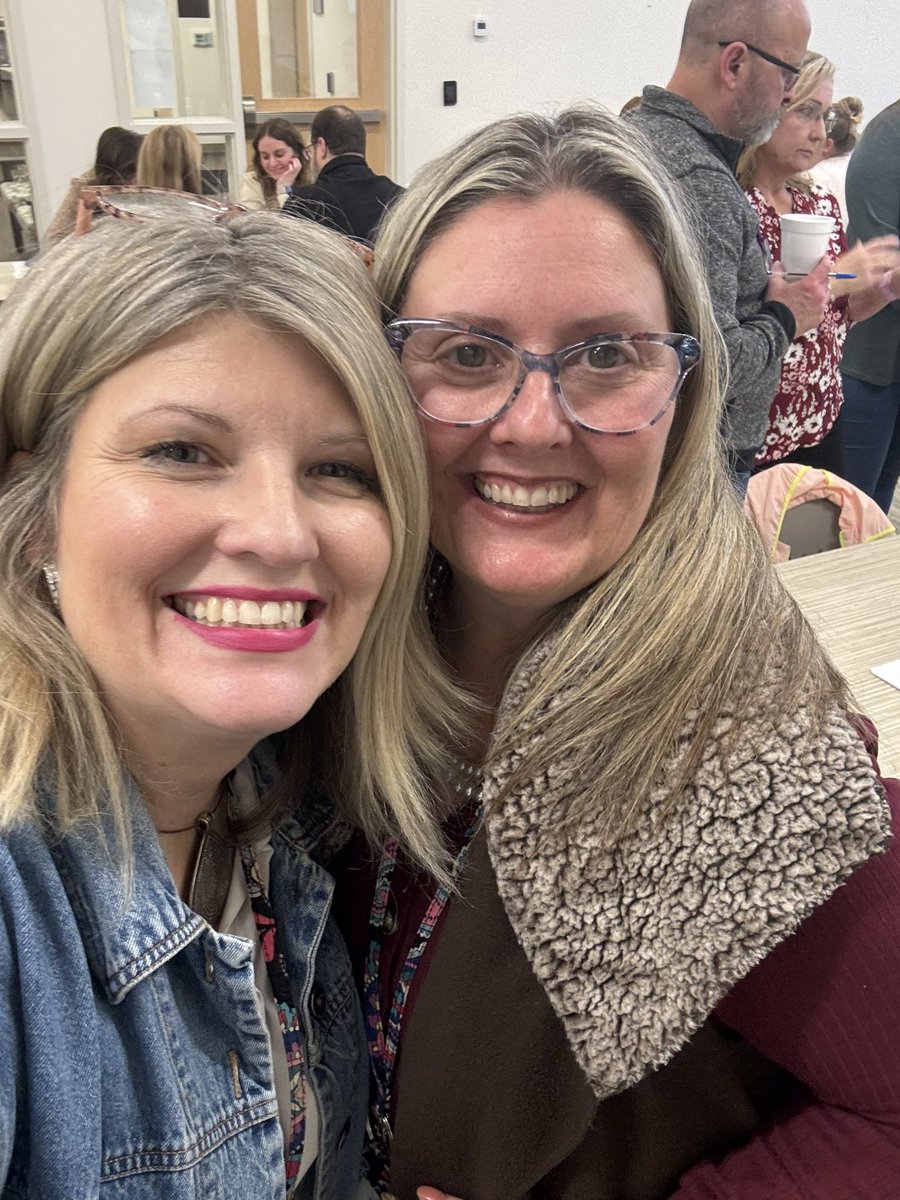 MsKimberlyFitch's tweet photo. Our District Leadership Team meeting consisted of Carousel Feedback, PLC+ work, and tons of fellowship! Love our staff! ❤️
@KaganOnline
#evidencebasedstrategies https://t.co/NMRb6IxNFH