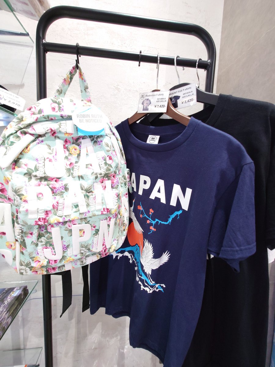 pivotbase1's tweet photo. T-shirts and bags are available at 20% off! Please take advantage of this opportunity!
#osaka #namba #dotonbori #pivotbase #tshirts #bag #japansouvenir https://t.co/7d3NgqZqlk