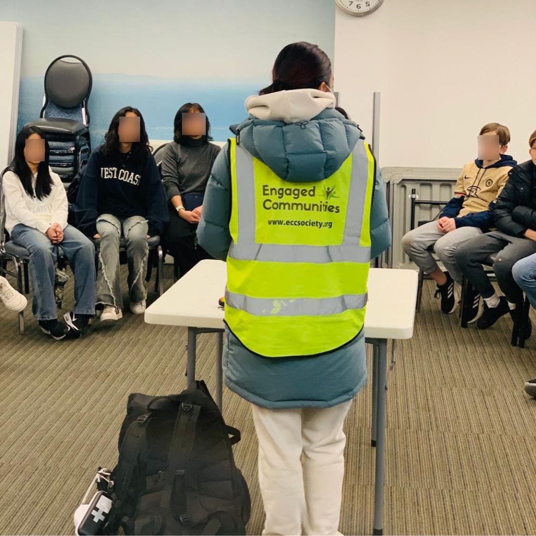 EngagedCommuni2's tweet photo. Grade 6 students from École Laronde @Surrey_Schools brought their curiosity, kindness, and generous spirits to learn about public health &amp; compassion along with a beautiful gift to brighten the day for those at the shelter. 

#CompassionInAction #Grade6Kindness #EmpathyEducation https://t.co/O0EI3iBJ8h