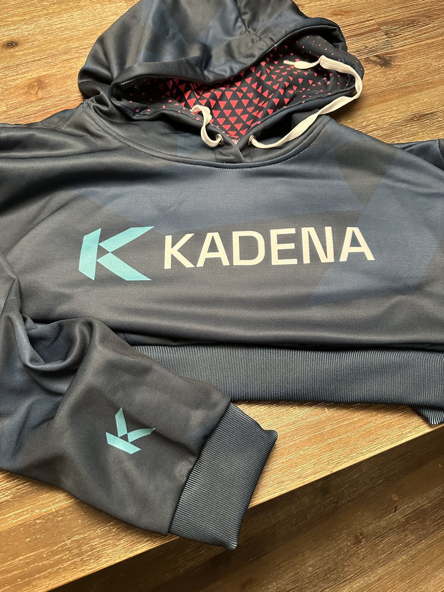 #NewKadena swag check. Ordered this from our swag.kadena.io store and I’m pleasantly surprised by how nice this is. Not silk screen but super soft. I would def size up, seems a little smaller than a normal XL.