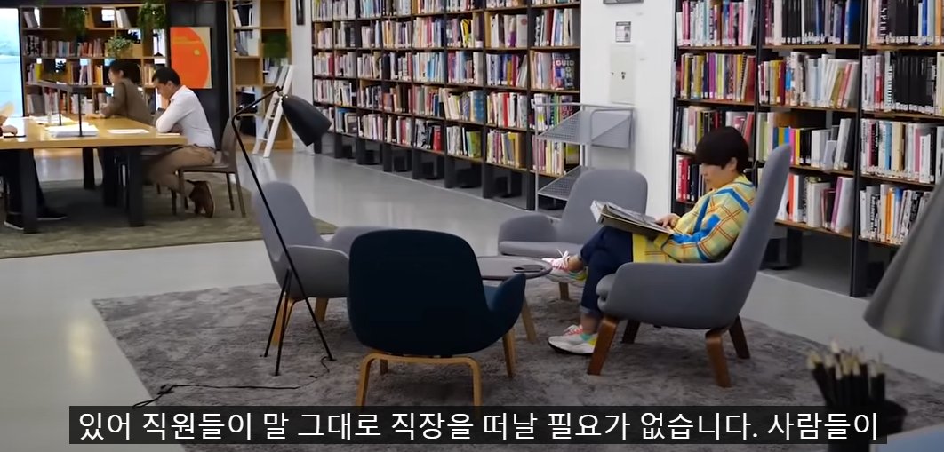 jayplayco's tweet image. 미국에서 베스트셀러 4권을 집필한 유명 작가인 Mark Manson이 한국에 와서 "세상에서 가장 우울한 나라를 여행하다"를 주제로 유튜브를 공개했습니다. 바로 한국입니다. 뭐 비슷한 내용이 많아서 별거 아니겠지 하면서 봤는데, 필자도 해외 생활이 50% 이상이라 느끼는 이질감을 상당히 잘 정리를