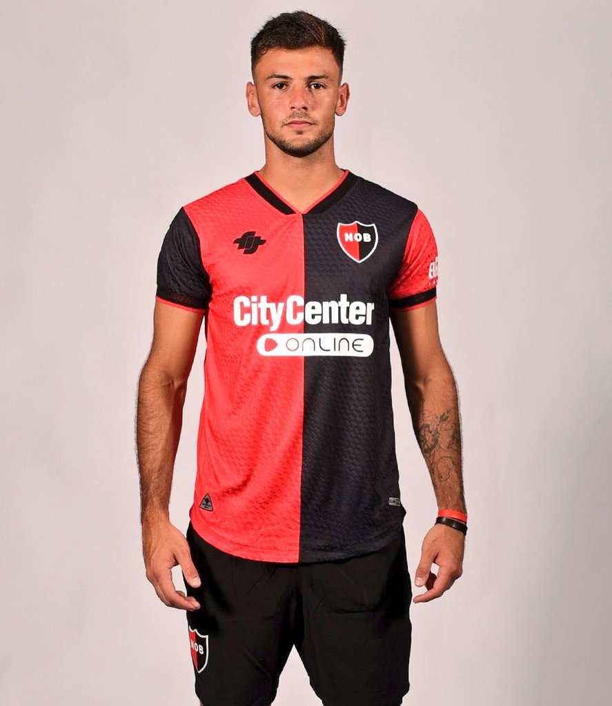 agustinmalves's tweet photo. *Nadie*:

Ian Glavinovich en la última jugada del partido: "Me aburrí. Yo contra todos ustedes, gol gana" https://t.co/YpWoNe2X0j