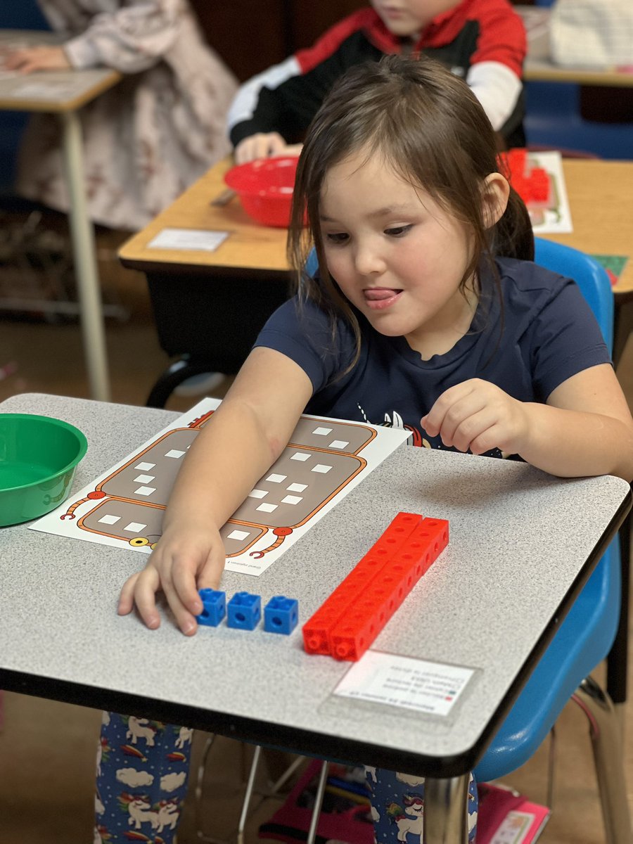 FrenchinAustin's tweet image. #placevalue #primarymath #numbersense #French
Understanding place value is an important part of building a strong number sense. Using a hands-on approach to teaching place value is imperative because it helps students see, touch, and manipulate otherwise abstract concepts.