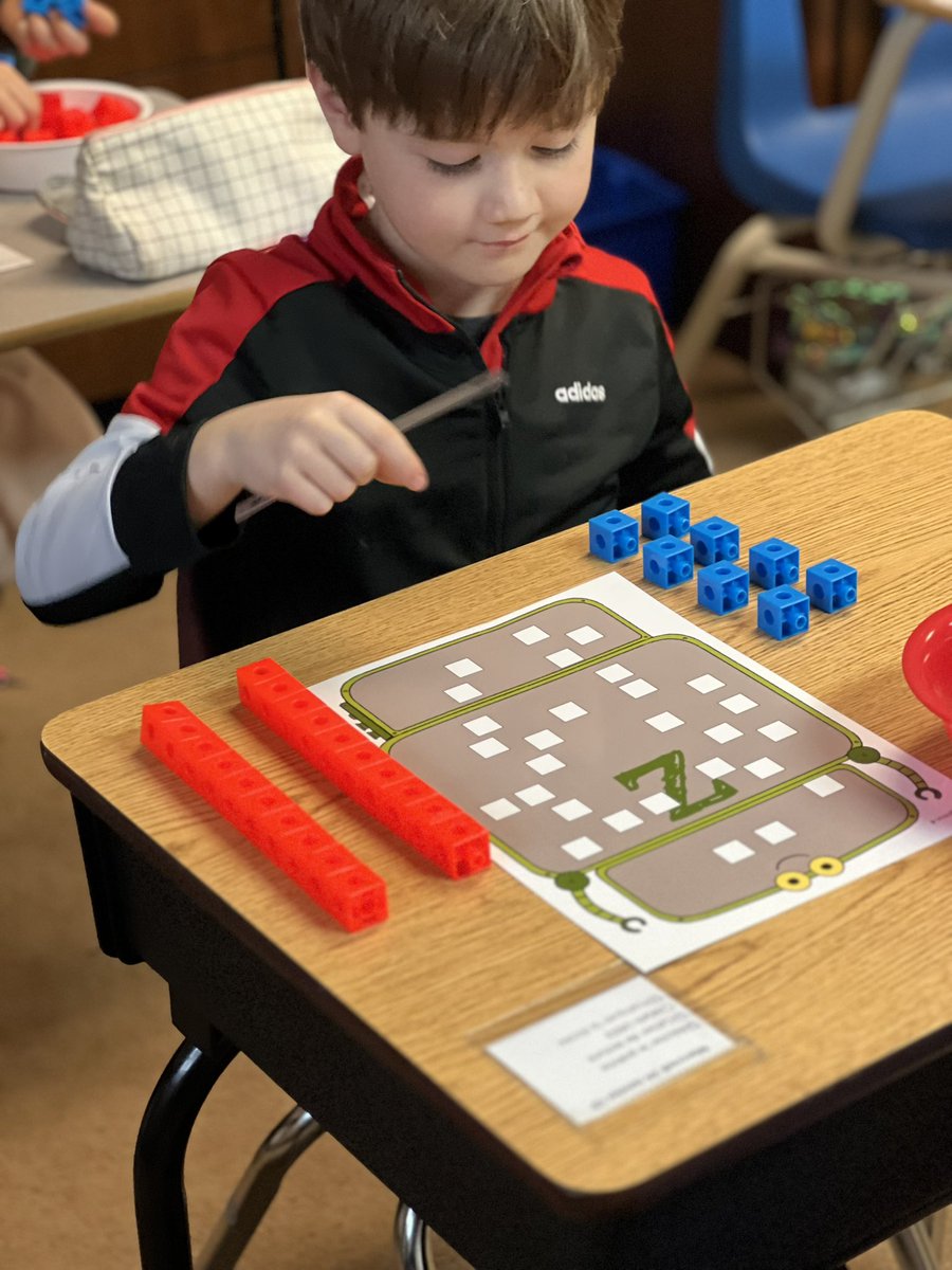 FrenchinAustin's tweet image. #placevalue #primarymath #numbersense #French
Understanding place value is an important part of building a strong number sense. Using a hands-on approach to teaching place value is imperative because it helps students see, touch, and manipulate otherwise abstract concepts.