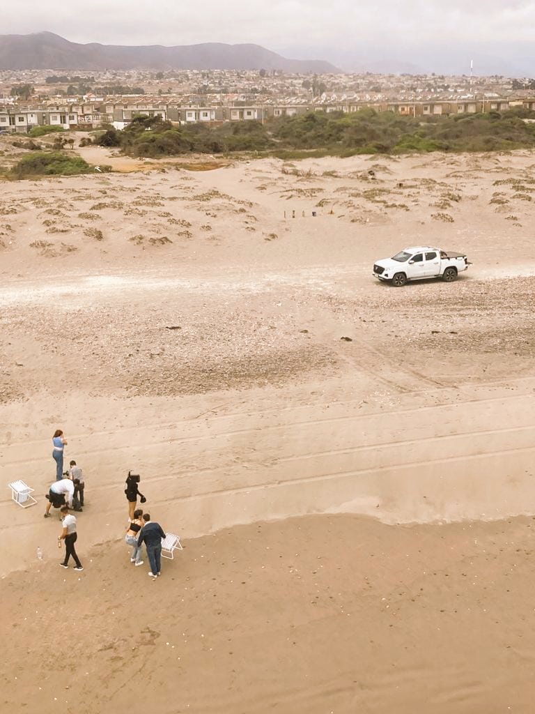 Capuertocoq's tweet image. #POLICÍAMARÍTIMA  con apoyo de Helicóptero Naval, sorprende un vehículo en playa  Caleta San Pedro de la #Laserena. Se cursa parte empadronado. Antecedentes son elevados al  Juzgado de Policía Local de la Serena. @DPRCoquimbo @Armada_Chile @CORECoquimbo @BarriodelMar @eldia_cl
