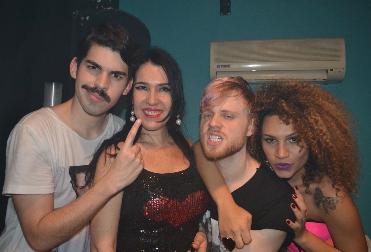 clubmetropole_'s tweet photo. Boas lembranças @BandaUo 😎🤍
#tbt #bandauo #recife 

Quem quer esse retorno por aqui? 😻 https://t.co/SaVfUQzcxm