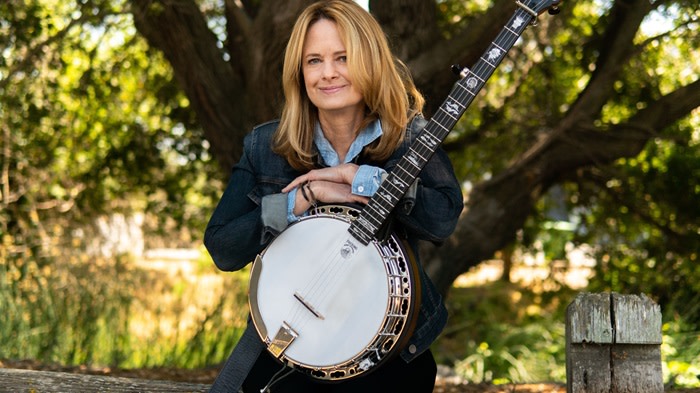 'Alison Brown's life changed when she picked up the banjo, but the banjo changed as well.' Alison Brown continues to see new possibilities for banjo njarts.net/alison-brown-c…

#AlisonBrown #BanjoMusic #FolkMusic