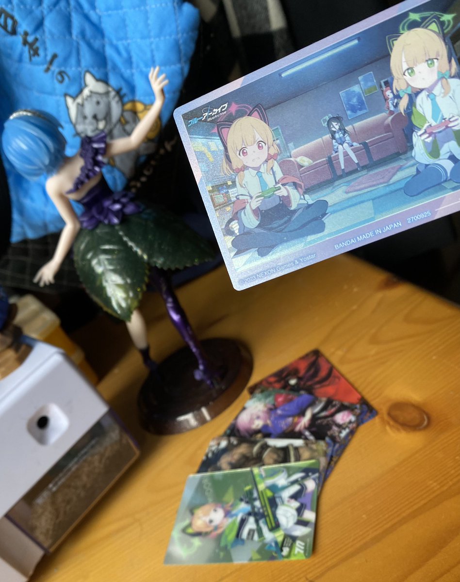 mEPj6fv27VIPJJ7's tweet photo. 最近のゆうくんの買うカードは袋を開けないと何が入ってるか分からないタイプのカードです（お年玉👛✨） https://t.co/LMq42JIEYN