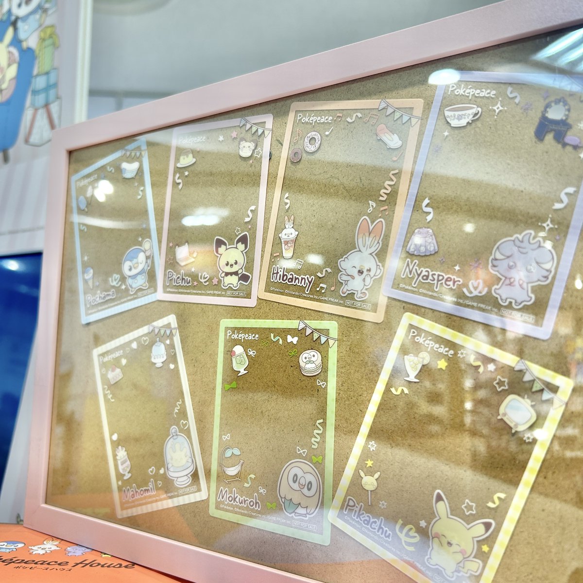 vv__official's tweet photo. 1月26日（金）本日からポケピースのなかまたちがヴィレッジヴァンガードに登場！

200店舗での店頭フェアに加え、東京と大阪ではポップアップストアを開催✨

2,200円(税込)ご購入のお客様には、ポケピースのなかまたちが描かれたノベルティ「オリジナルクリアカード」をプレゼント🎁💕

���らに、ポップアップストアの東京にはポッチャマ、大阪にはピカチュウがみんなを待ってるよ✨

■東京都
池袋サンシャインシティアルタ　1月26日(金)～2月12日(月)

■大阪府
NAMBAなんなん 1月26日(金)～2月12日(月)

詳細はHPにて！
https://t.co/Zyh9oPaVzn