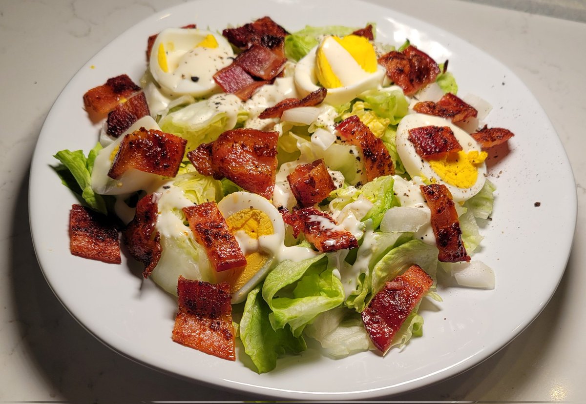 #ThirstyThursday great stuff!! #bacon makes the world go around. My version of a wedge salad.  Trying my best!!! @armstrong8785 @BluesBBQNY @ClaudesBBQ @2002Vinos @88blewby @AmauryCarrasco @aonedone99 @AttorneySomm @cynthia_hayes