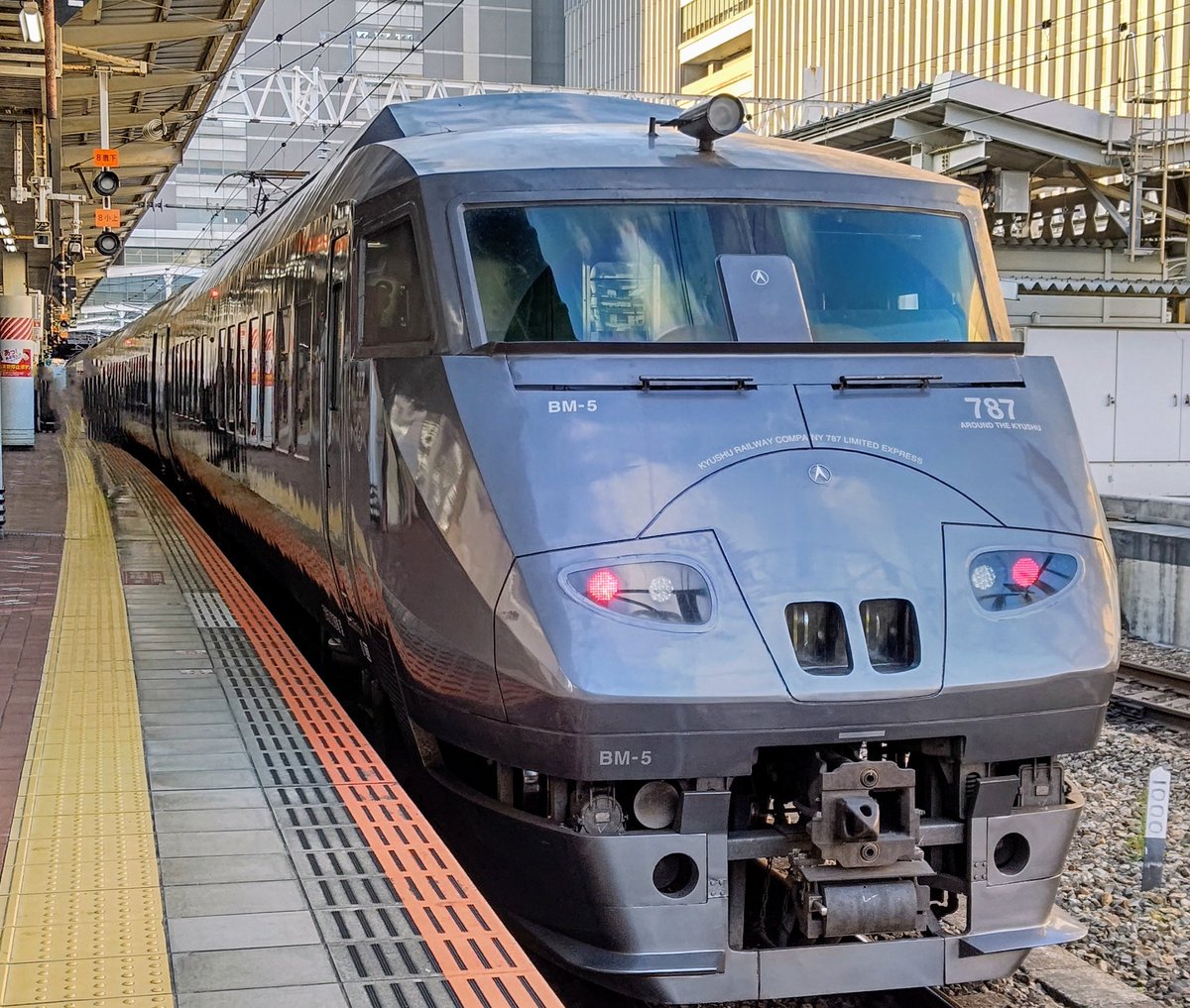 山陽新幹線 博多
みずほ600号N700 R11編成✨
さくら401号N700 S4編成✨
のぞみ10号N700S J39編成✨
つばめ302号N700 R7編成✨
のぞみ12号N700a K7編成✨
さくら542号N700 S6編成✨

筑豊篠栗鹿児島本線 博多
かいおう1号BM5✨