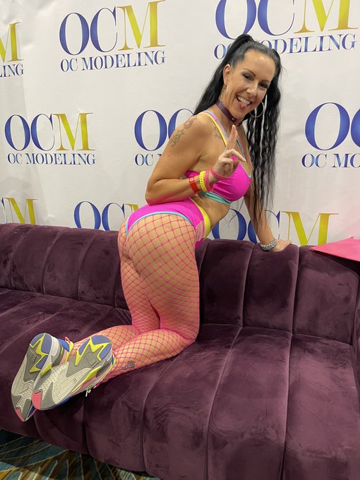 &hellip;, get some rest for an hour and then I am back #fullpower  @AVNMediaNetwork  @OCModeling https://t.<a href="/tag/fullpower"class="tags"><span>#fullpower</span></a>