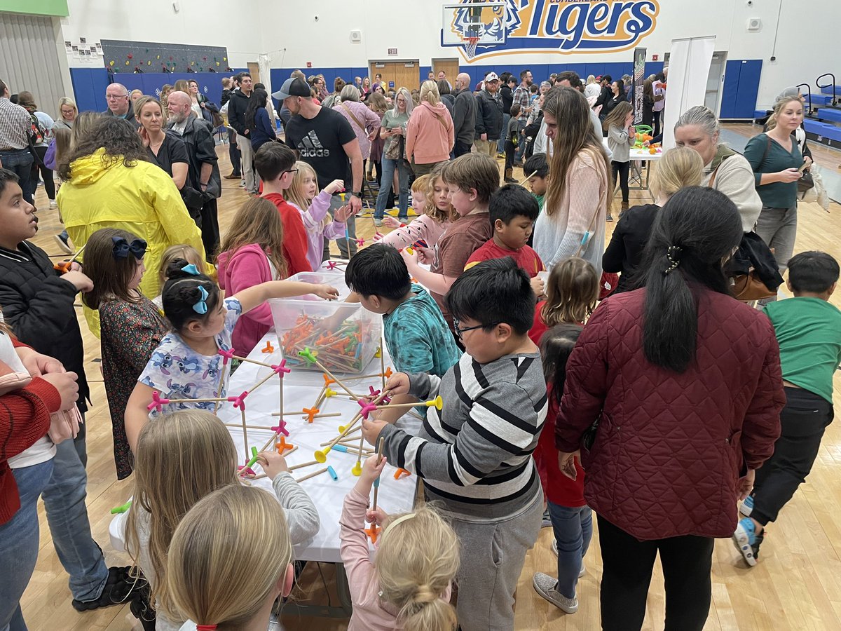 ctetigers's tweet photo. Family STEM Night- Thank you to The Science Guy, Mr. Jason Lindsey for an engaging assembly today and fun family night! #proudtobeCTE @MrsDarnell_CTE @MrsWillis_CTE https://t.co/6YLYdb1WxJ