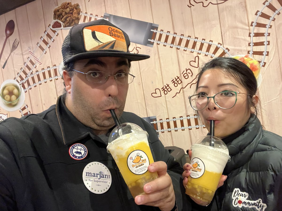 Bobakkabob37's tweet photo. Had a great time joining my friends Jonathan, Amy, Tam, and Drew and the rest of #DearCommunity crowd in patronizing Sweet Mango Dessert Cafe as part of their “Community Bites Back” program - to support SMBs that have been the victims of property crimes https://t.co/d3IpoDSSwu