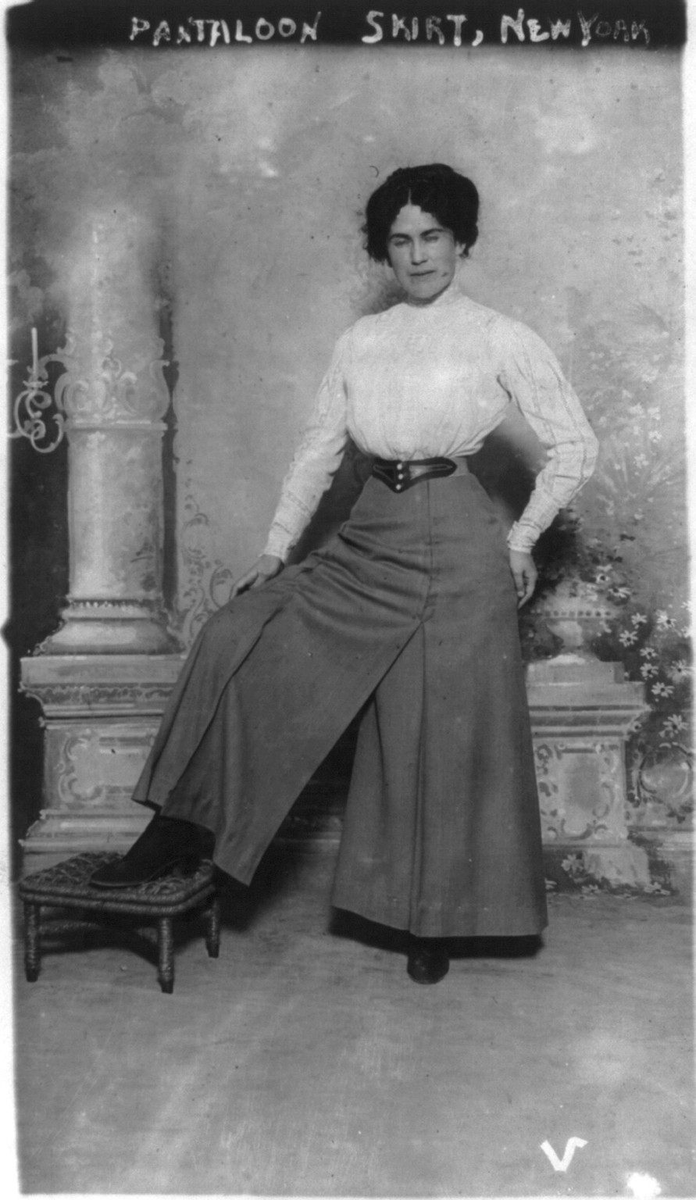 1910年代のワイドパンツ、肉体労働者も作業着の上に仕立ての良い背広を羽織る時代だけあって力強く美しいね 