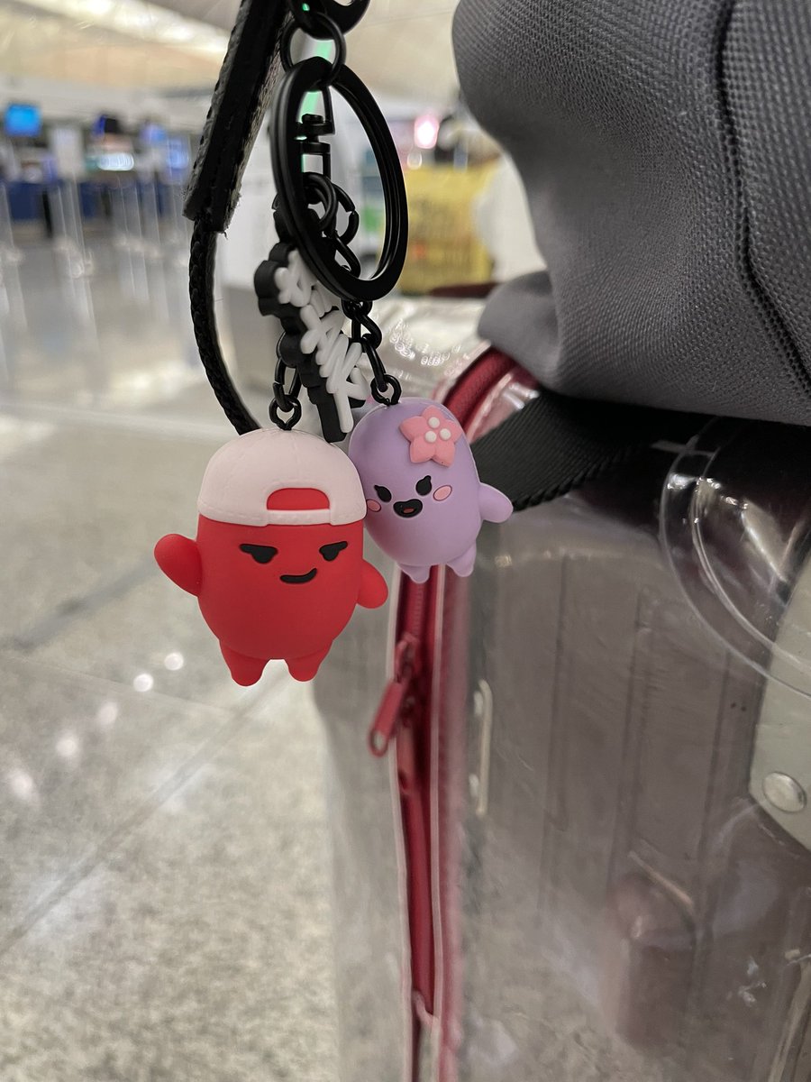 GM!Been traveling for a while💦here’s my wonderful encounter: by chance @0xfirisk dropped by Beanz x Line merch launch in Seoul. By chance I was added to Azuki Thailand TG and saw he got extra keychain. By chance we met in Bangkok. By chance he also lived in🇨🇭before! Web3magic💫