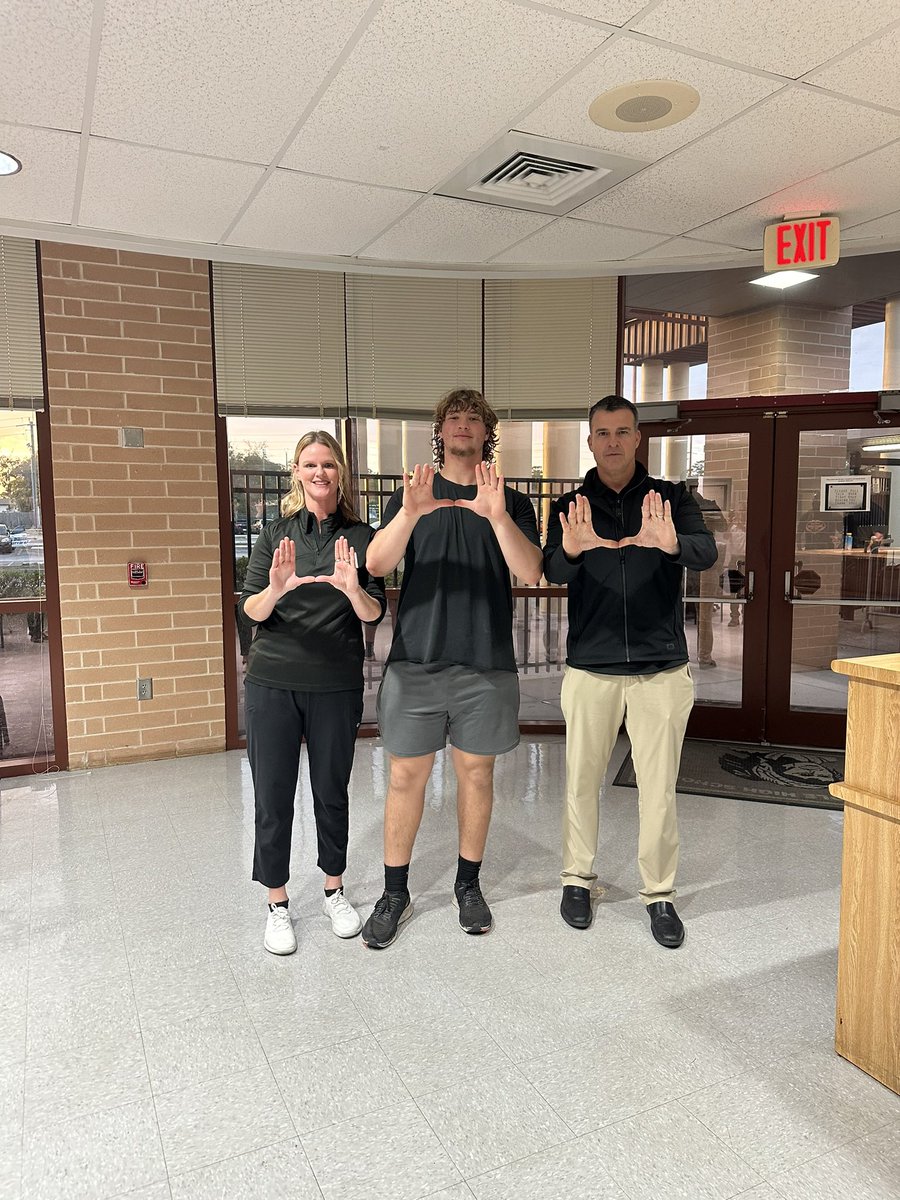 MaxBuchana2025's tweet image. Had an amazing visit with @coach_cristobal @CoachMirabal thank you @CanesFootball @CoachHoun @Recruit_Bokey @BokeyFootball