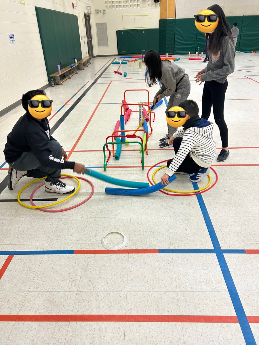 Next up in our target games unit is mini golf!! Each group sets up their hole, and then everyone plays the course! While half the group golfs, the other half stays at their hole to do the “moving elements”. Then they switch! #targetgames #golfinschools