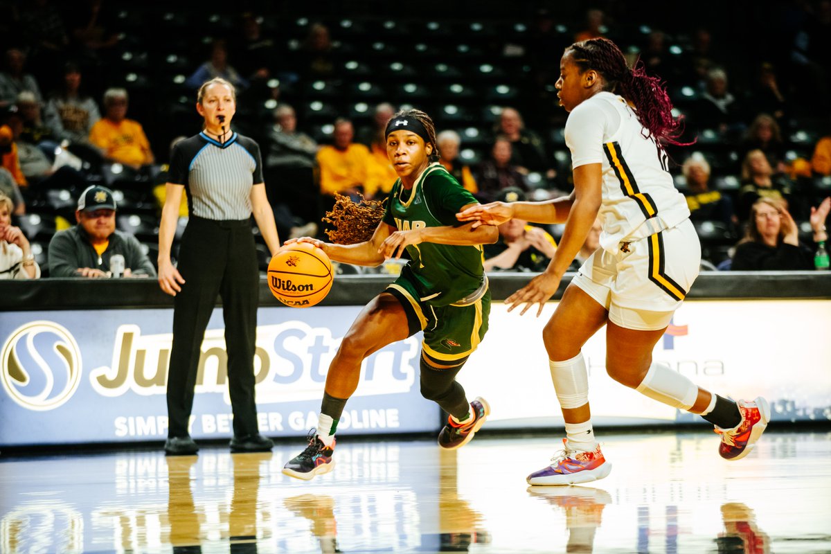 UAB_WBBALL's tweet photo. 𝗧𝗵𝗲 𝗕𝗹𝗮𝘇𝗲𝗿𝘀 𝗷𝘂𝘀𝘁 𝗸𝗲𝗲𝗽 𝗼𝗻 𝘄𝗶𝗻𝗻𝗶𝗻𝗴!

A game-winning bucket from Denim DeShields (who had 23) and a monster double-double from Mia Moore (21/15/7) lifts UAB to an 83-81 victory over Wichita State in overtime. 

🔗: https://t.co/WOvvdfL5MY

#WinAsOne https://t.co/BtDTHzMyFx