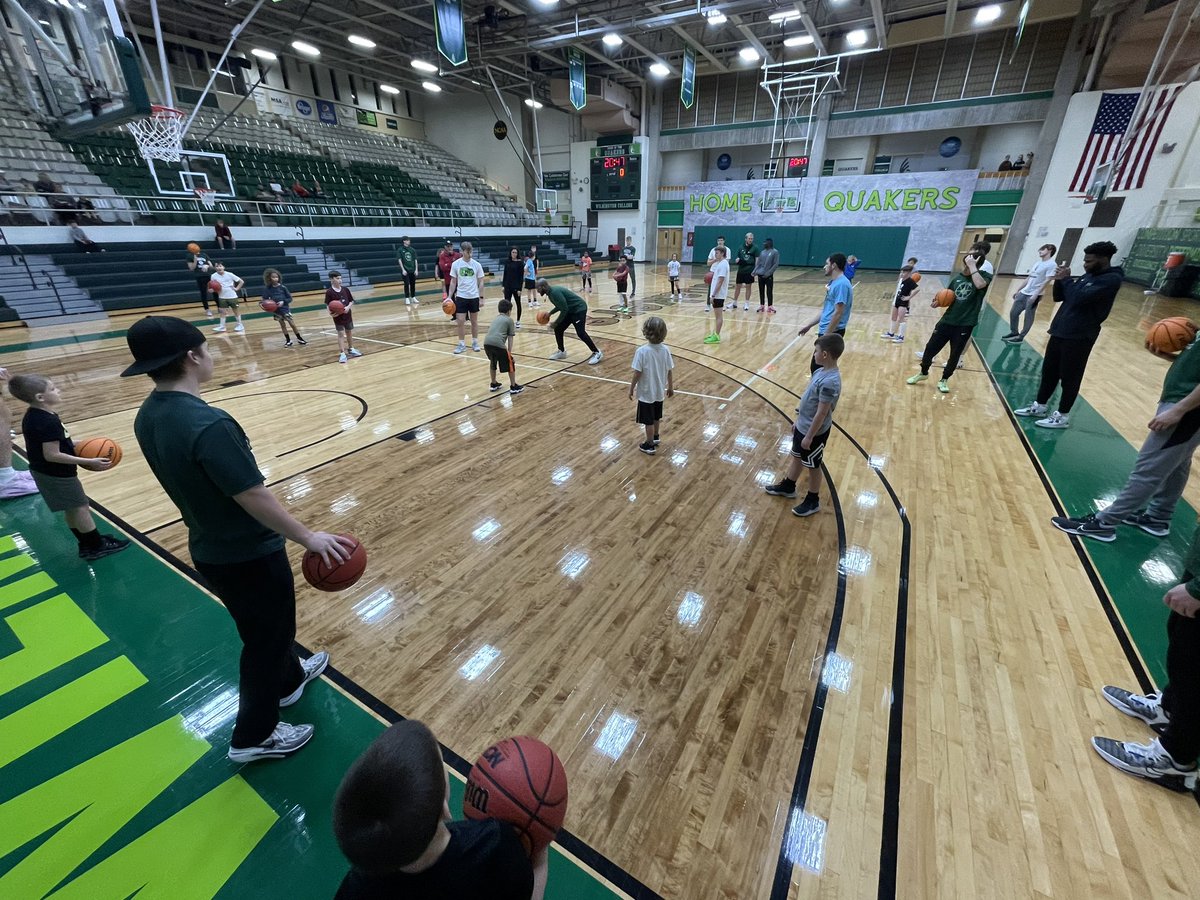 DubC_MensHoops's tweet photo. LOVED the opportunity to hangout with the youth in our community tonight!

The second year in a row we hosted our in season skills night for the Wilmington Youth League. Two more age groups joined us this year so we had enough for two sessions!

#HereForTheWork #WeAreWilmington https://t.co/3lFYqN1Ncj