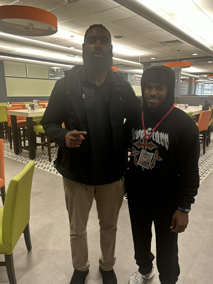 WilliamDWiggin2's tweet photo. Had a great visit at @AlverniaFB today Thanks you for having me!! @Coach_neik 
@CoachAzz  @maneward4u @EricOfficialDMV
@CoachBJones95 @dhglover @Spotlight39 https://t.co/tXkB9lBd0g