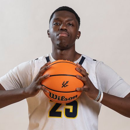 11:28 left in the first half, Tritons are up with Emmanuel Tshimanga lifting the team with a quick 4 pts in 4 minutes of play 👏

#GoTritons