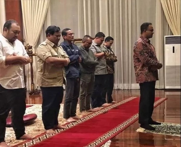 Capres kalian bisa jadi imam sholat gak....? 🤭
#PrabowoJumatanDimana